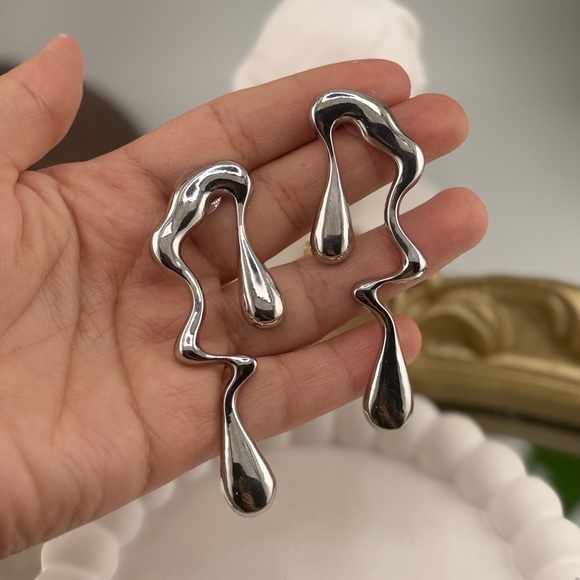 Modern Abstract Silver Drop Earrings – Statement Sculptural Design - Picture 5 of 10